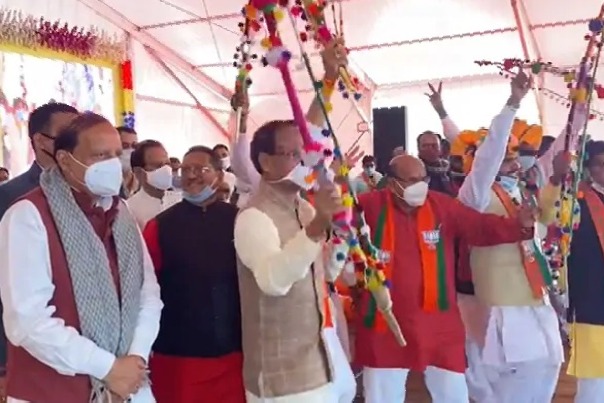 MP CM Sivaraj Singh Dance Video Goes Viral