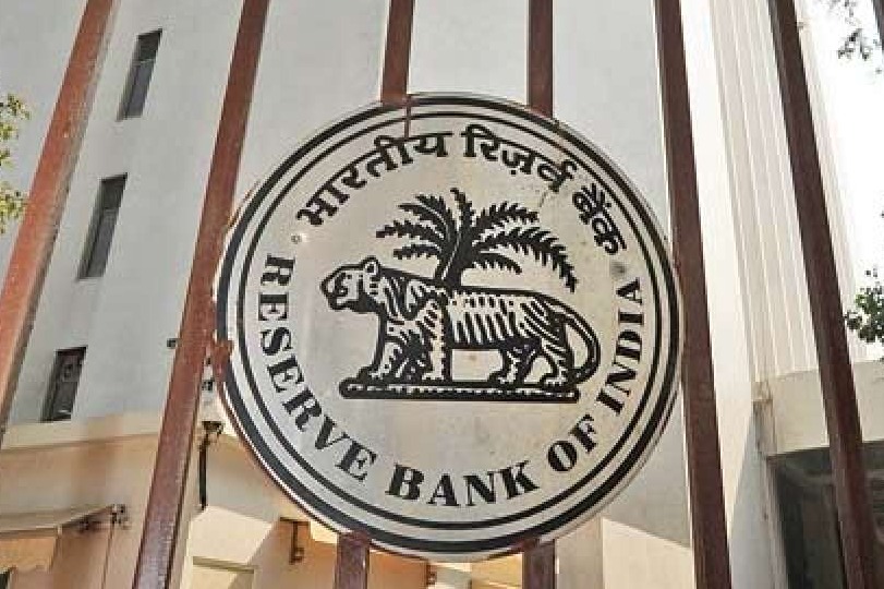 RBI clarifies small currency notes future