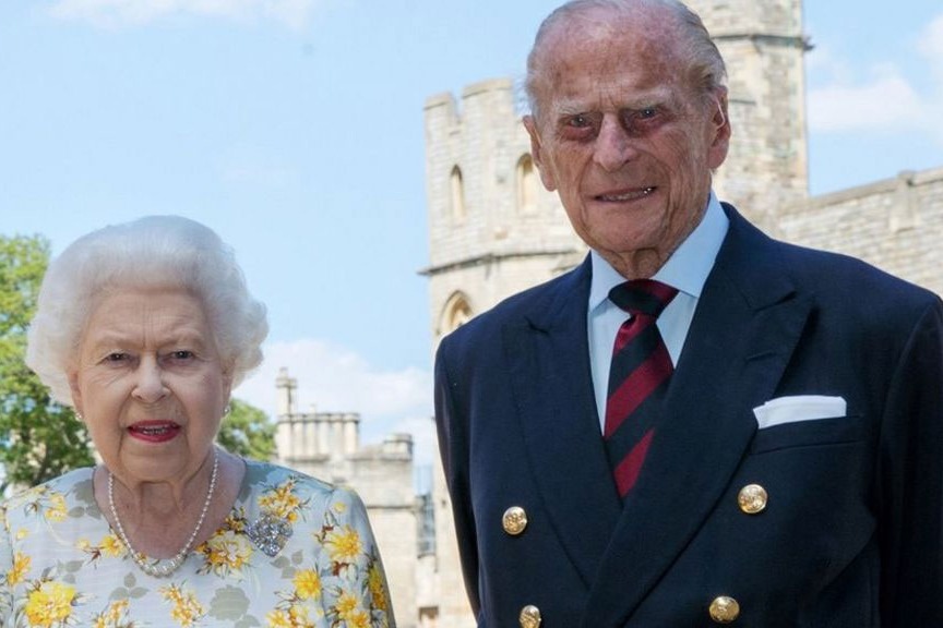 UK queens husband Prince Philip admitted to hospital 
