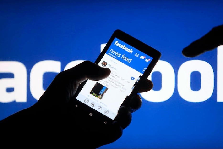 Facebook blocks news sharing in Australia over media law