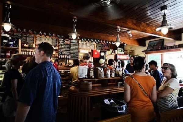 A Tel Aviv pub offers free drink along with corona vaccine shot