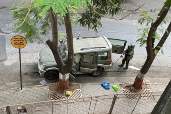 Vehicle identified with explosives near Mukesh Ambani residence Antilla
