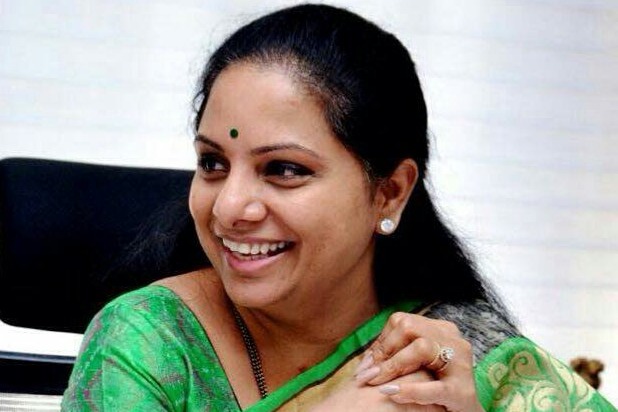  Kalvakuntla Kavitha escapes narrowly as her convoy vehicles collided each other 