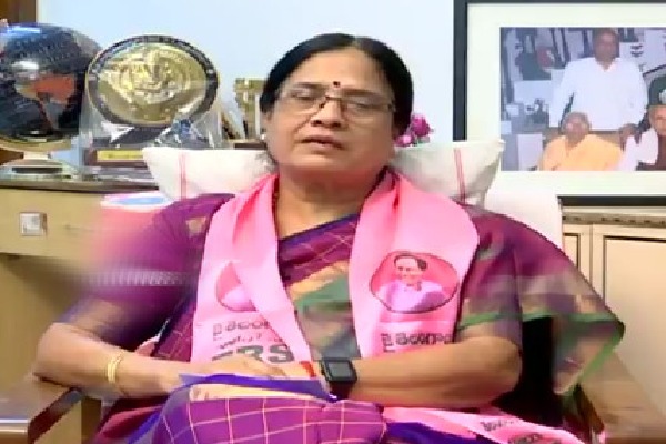 TRS MLC Candidate Vanidevi compares CM KCR with her father Late PV Narasimharao
