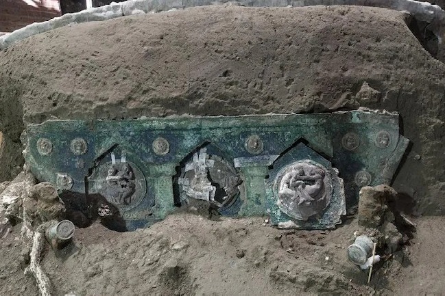 Exceptional discovery Archeologists find 2000 year old chariot intact near Pompeii