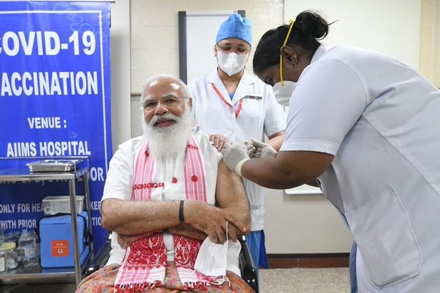PM Modi took Corona Vaccine in AIIMS