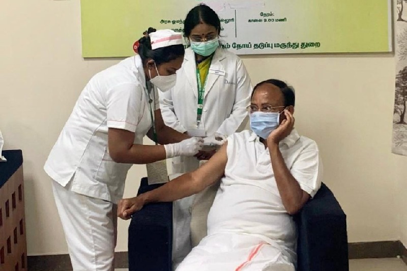 Venkaiah Naidu takes corona vaccine first dose in Chennai