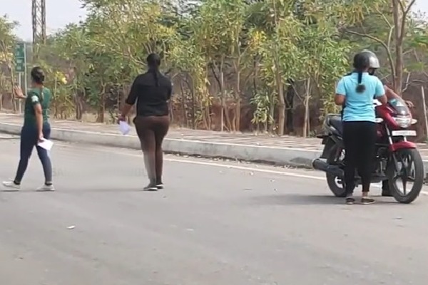 Police detained girls who collected money on road