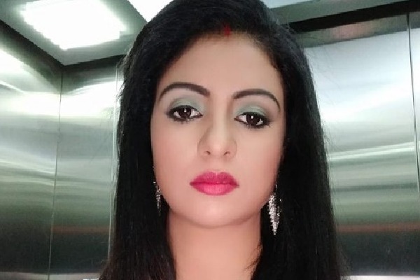 Indian cricketer Mohammed Shamis wife Hasin Jahan posts surprising pic with sindoor