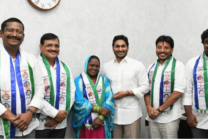CM Jagan handed over B Farms to YSRCP MLC candidates in his camp office