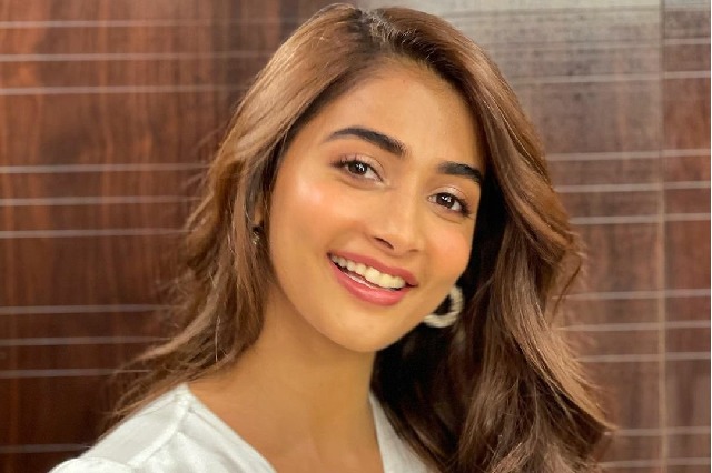 Pooja Hegde charges a bomb for Vijays film 