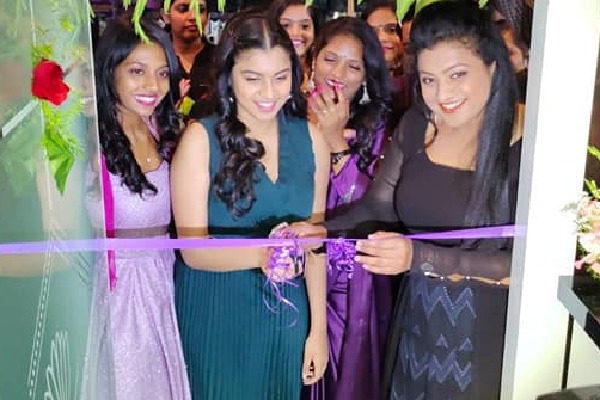 Roja attends beauty saloon opening ceremony