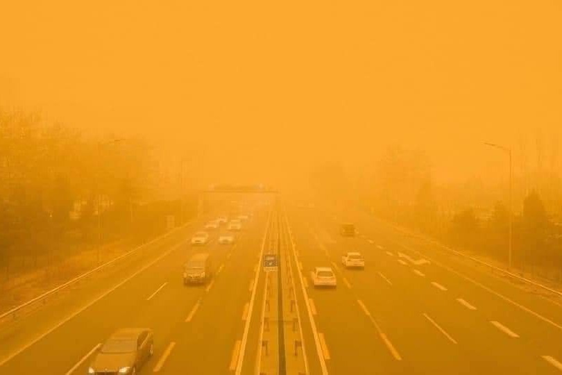 Sand storm hits China capital Beijing