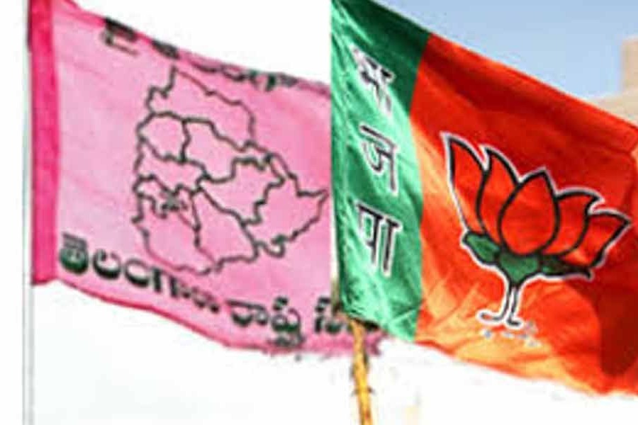 Mahabubabad police file cases against trs and bjp leaders