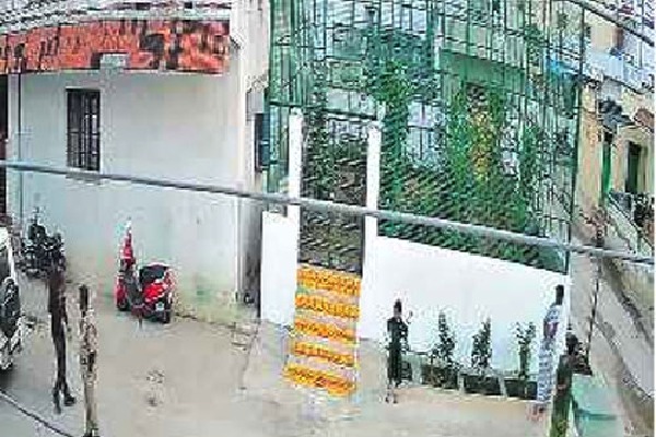 police went chandrababu sisters house and taken photos