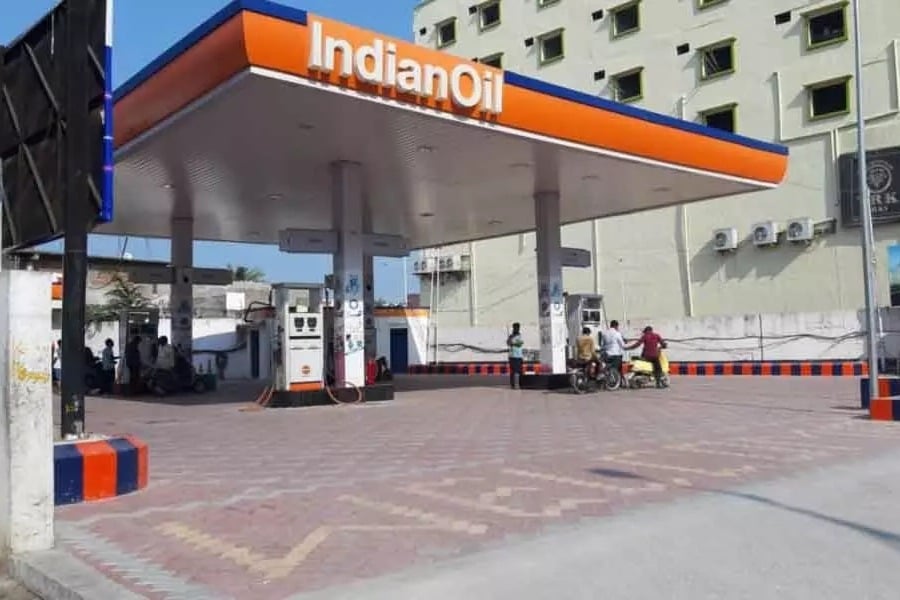 Oil companies lose Rs 4 on petrol Rs 2 on diesel due to price freeze
