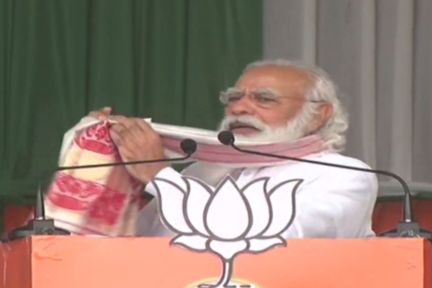 Modi Fires on TMC and Congress in election rallies