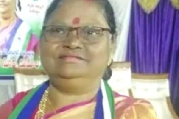 Visakha YSRCP corporator Surya Kumari dead