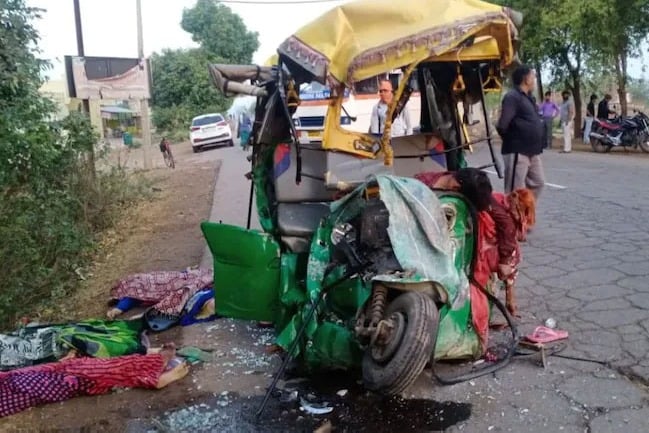 13 killed as bus and auto rickshaw collide in Gwalior