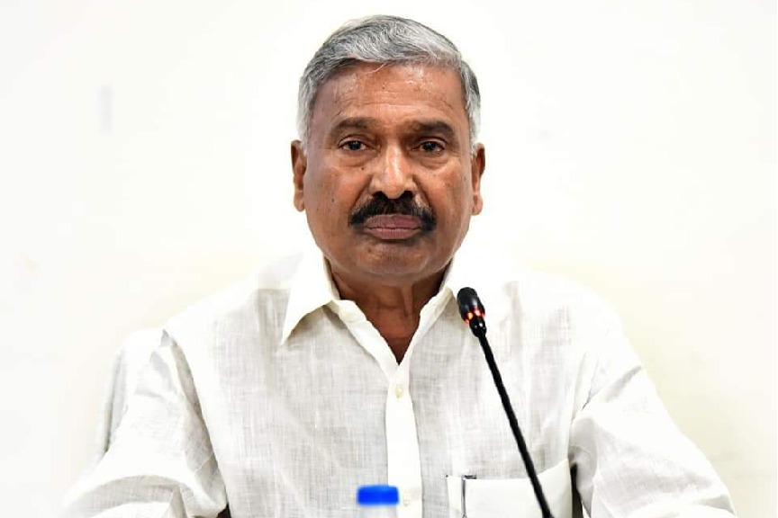 Peddireddy hits out TDP leaders comments on sand policy