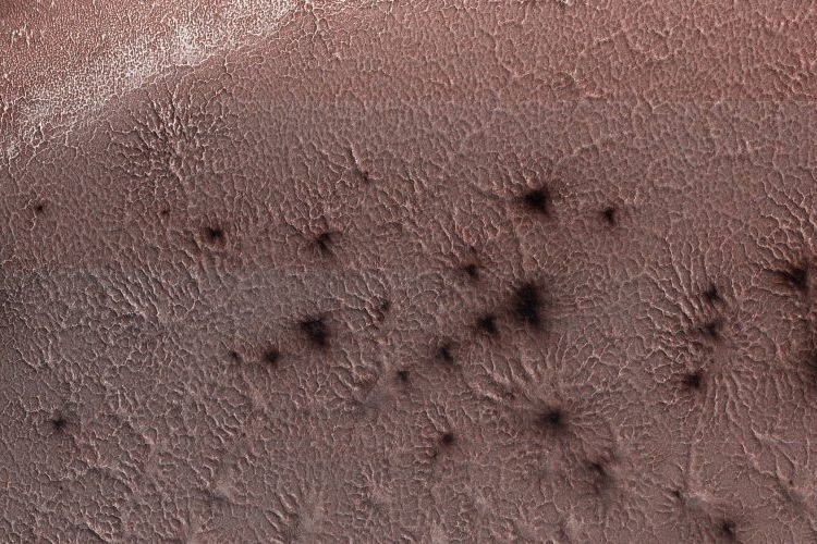 Triniti college researchers reveals the mystery of Spiders on Mars
