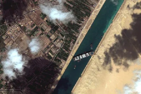 Satilite Pics Released of Suez Cannal Chip Struck