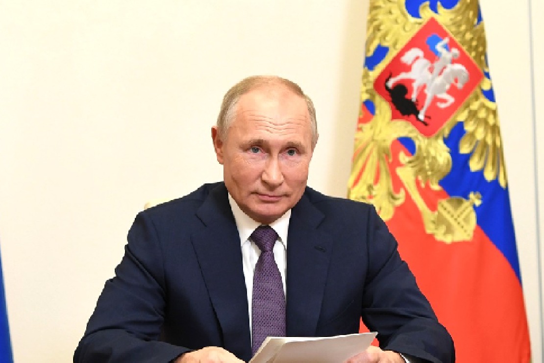 Russian president Vladimir Putin gets side effects after taken corona vaccine dose  