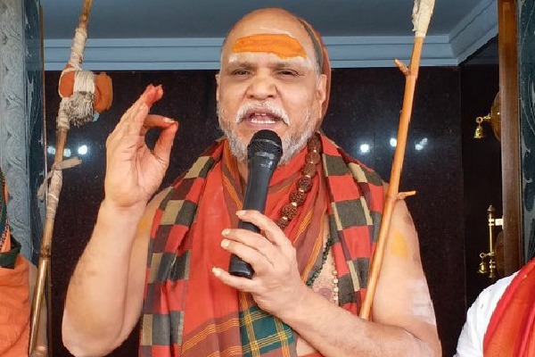 Swami Swaroopanandendra starts bus tour to Tirumala 