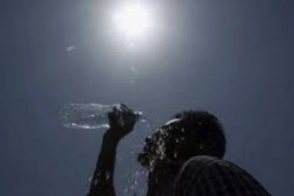 Above 40 Degree Celcius Heat in New Delhi After 70 Years