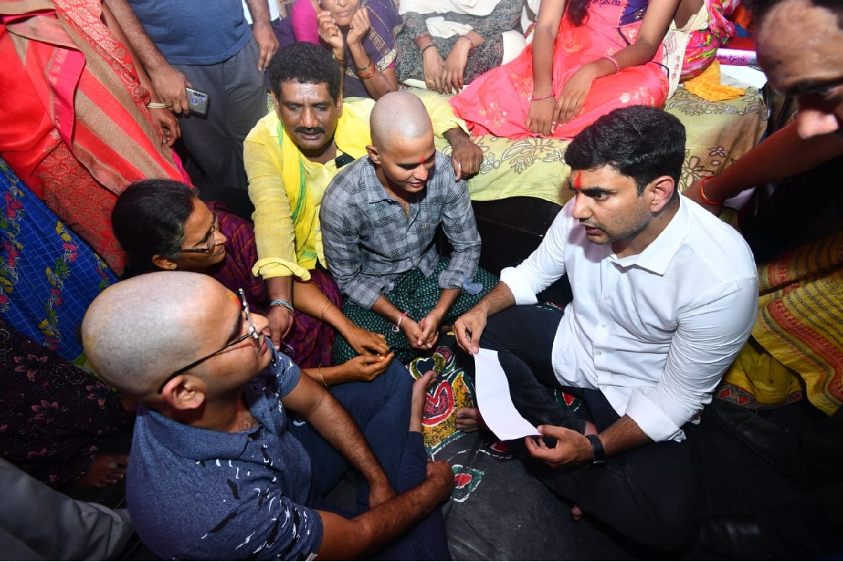 Nara Lokesh handed over cash cheque to a party worker family