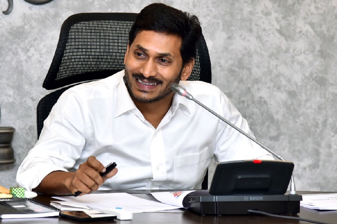 Laptops insted of Amma Vodi Cash Jagan Writes a Letter to Mothers