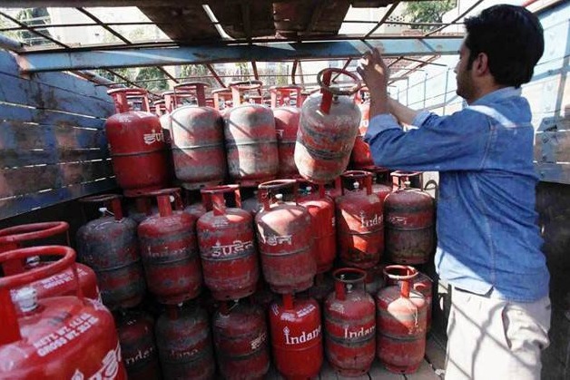 LPG Cylinder Price Fall By Rs 10 From April 1st