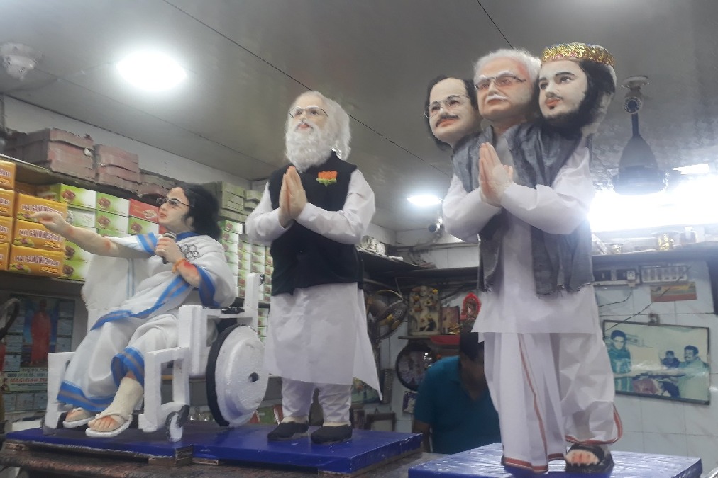 Modi and Mamata idols made off sweets in a Howrah sweet shop