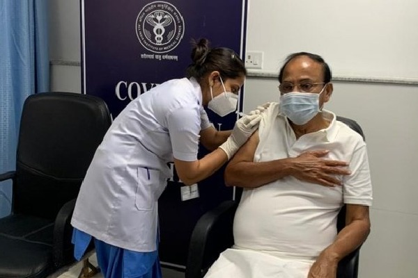 Vekaiah Naidu Administered Second Dose of Covid Vaccine