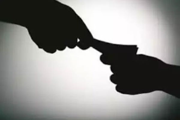 Mumbai Tax Inspector Drops Rs 5 Lakh Bribe 