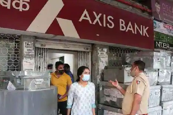 Guard flees with Rs 4 crore from Axis Banks office in Chandigarh