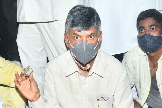 Chandrababu complains SP on stone pelting incident 