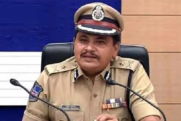Hyderabad police strict action on maskless people