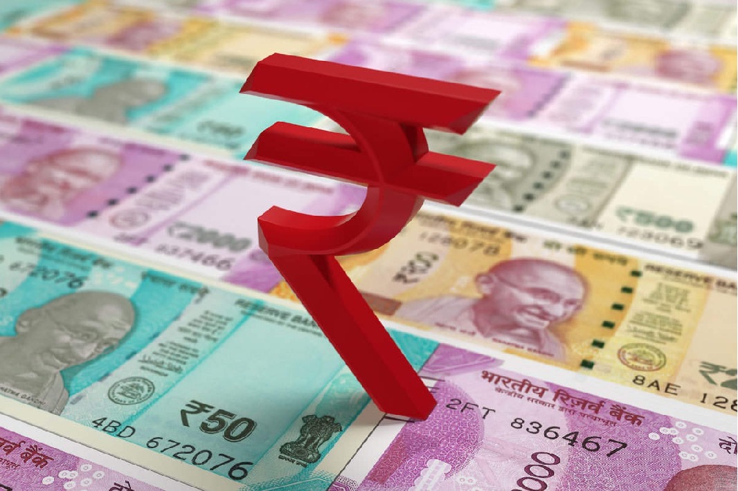 Rupee Goes From Asias Best To Worst Performing In 2 Weeks On Covid Surge