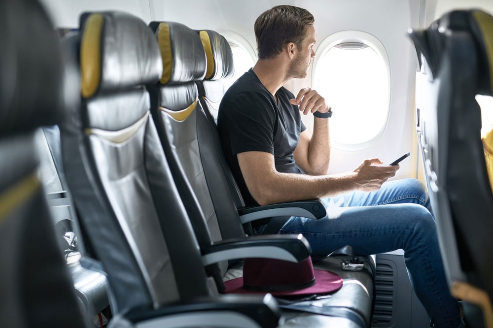 Leaving the middle seat on planes reduces the covid threat 