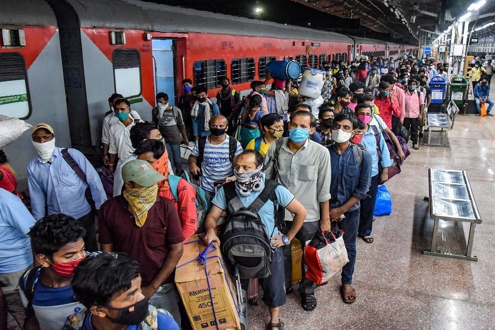 Rail Passengers Can Be Fined Up To Rs 500 For Not Wearing Masks and Spitting