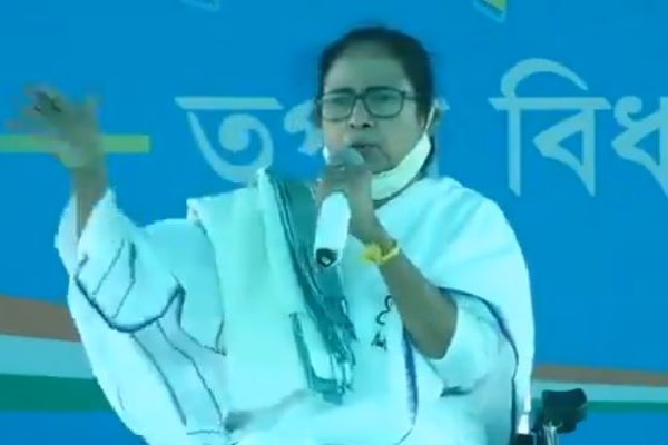 Mamata Banerjee Alleges EC Working on Centres Orders