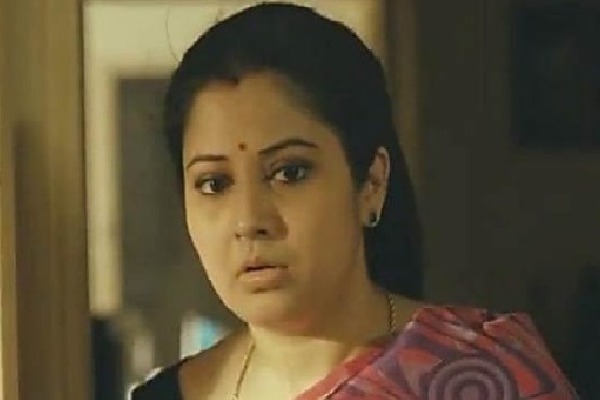 Tamil Actress Vijayalakshmi Ruckus Over Rent Payment