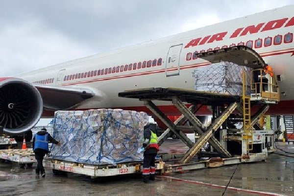  318 Oxygen Concentrators arrive at Delhi airport from United States
