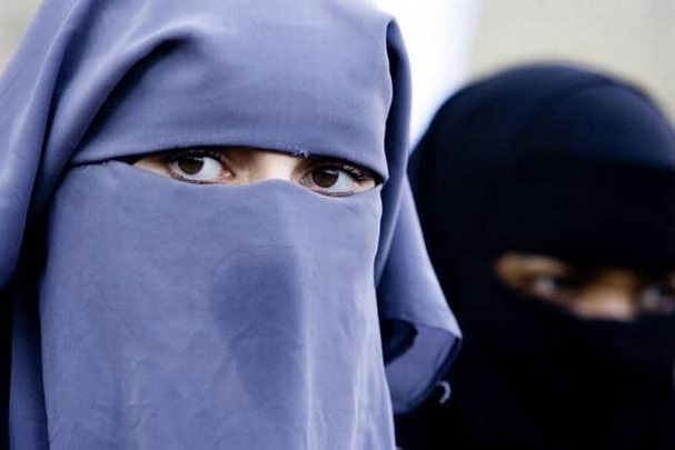 Sri Lanka announces burqa ban