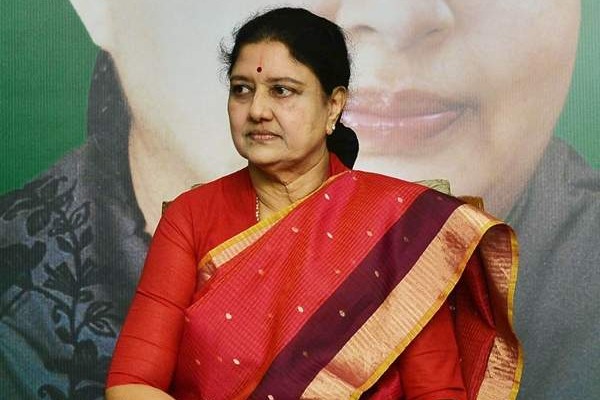 Officers rejects to send Sasikala to private hospital