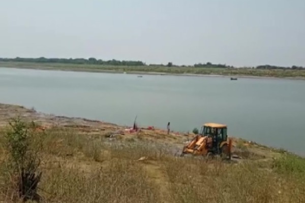 100 corona dead bodies floated in Ganges river in Bihar