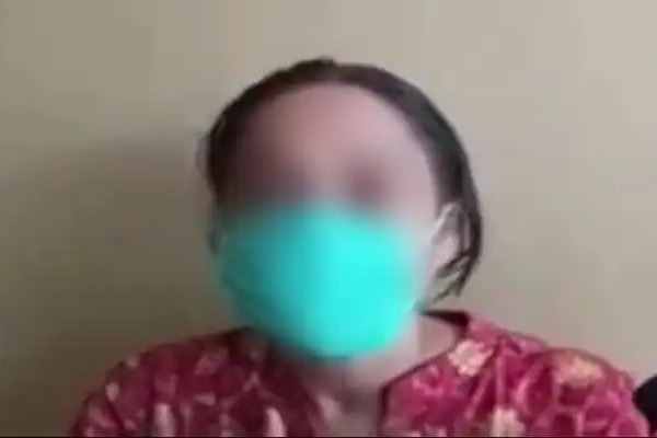 No Water For Husband My Dupatta Yanked Corona patient wife ordeal in Bihar Hospital