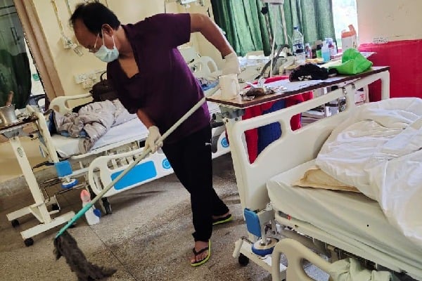 Corona positive Mijoram minister cleans hospital floor 