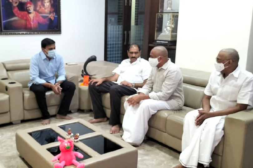 YSRCP leaders visits Vellampalli house